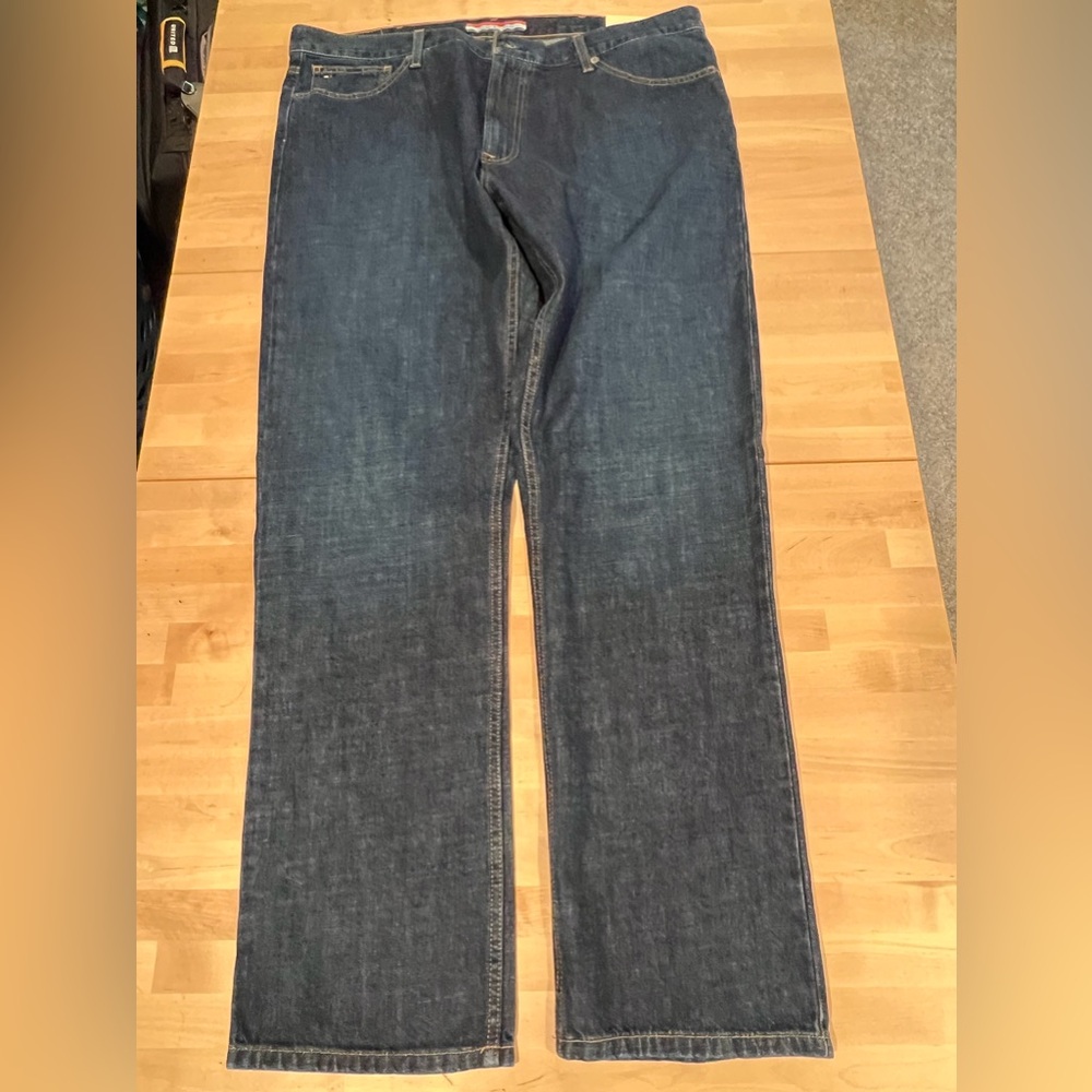 Men’s new Tommy Hilfiger, classic style jeans size 40x34 big and tall